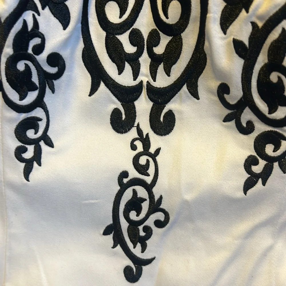 White House black market Bustier strapless top. (attachable straps available). - Picture 2 of 4